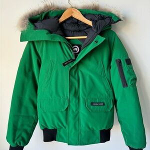 Canada Goose winter jacket in excellent condition. I am size 4-6 women